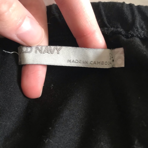 Old navy black mid length sleeve off should top with triangle cut out size S - Picture 3 of 5